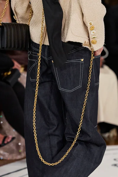 Look 44